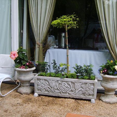 Amethyst Suites Springs  Bagian luar foto