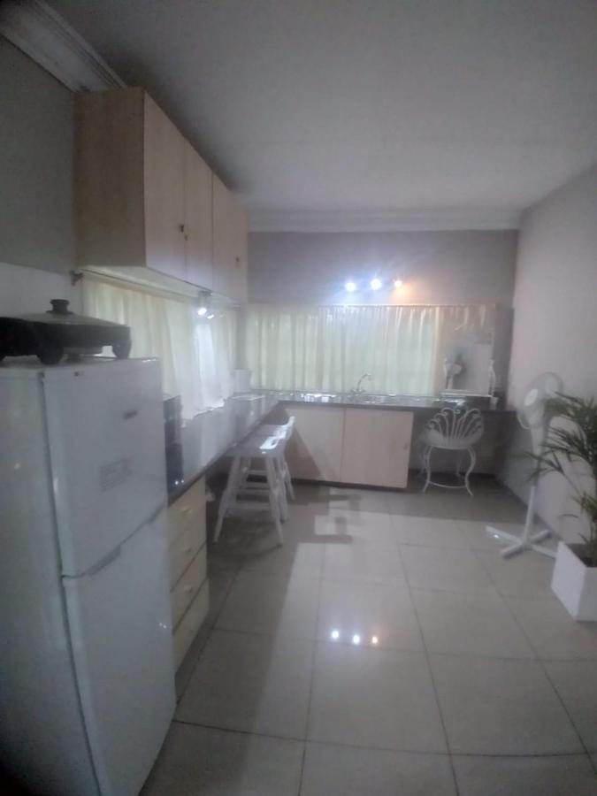 Amethyst Suites Springs  Bagian luar foto
