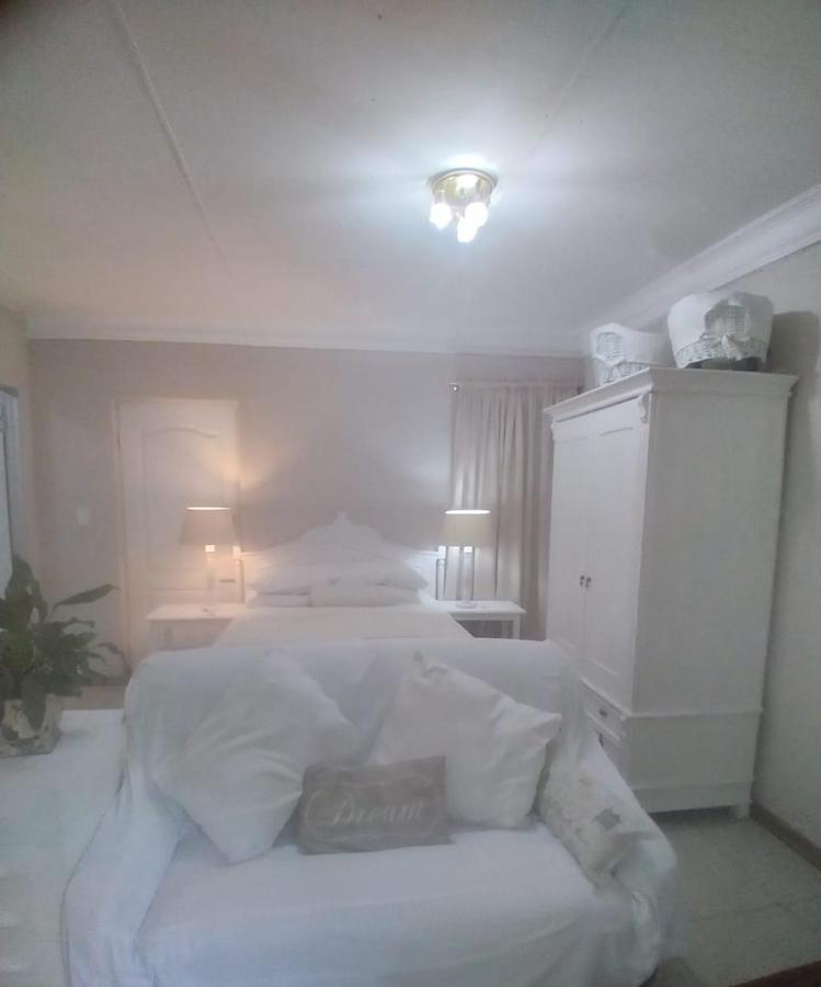 Amethyst Suites Springs  Bagian luar foto