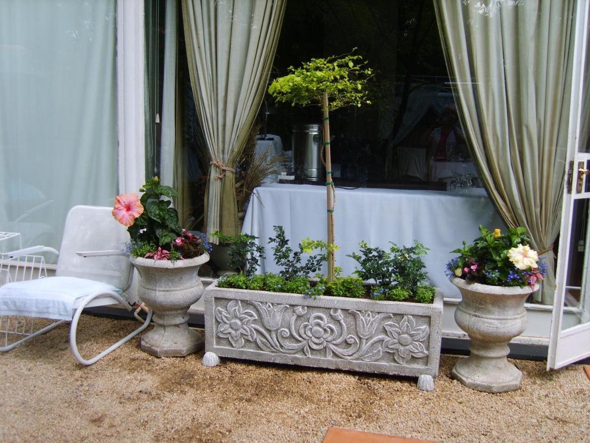 Amethyst Suites Springs  Bagian luar foto