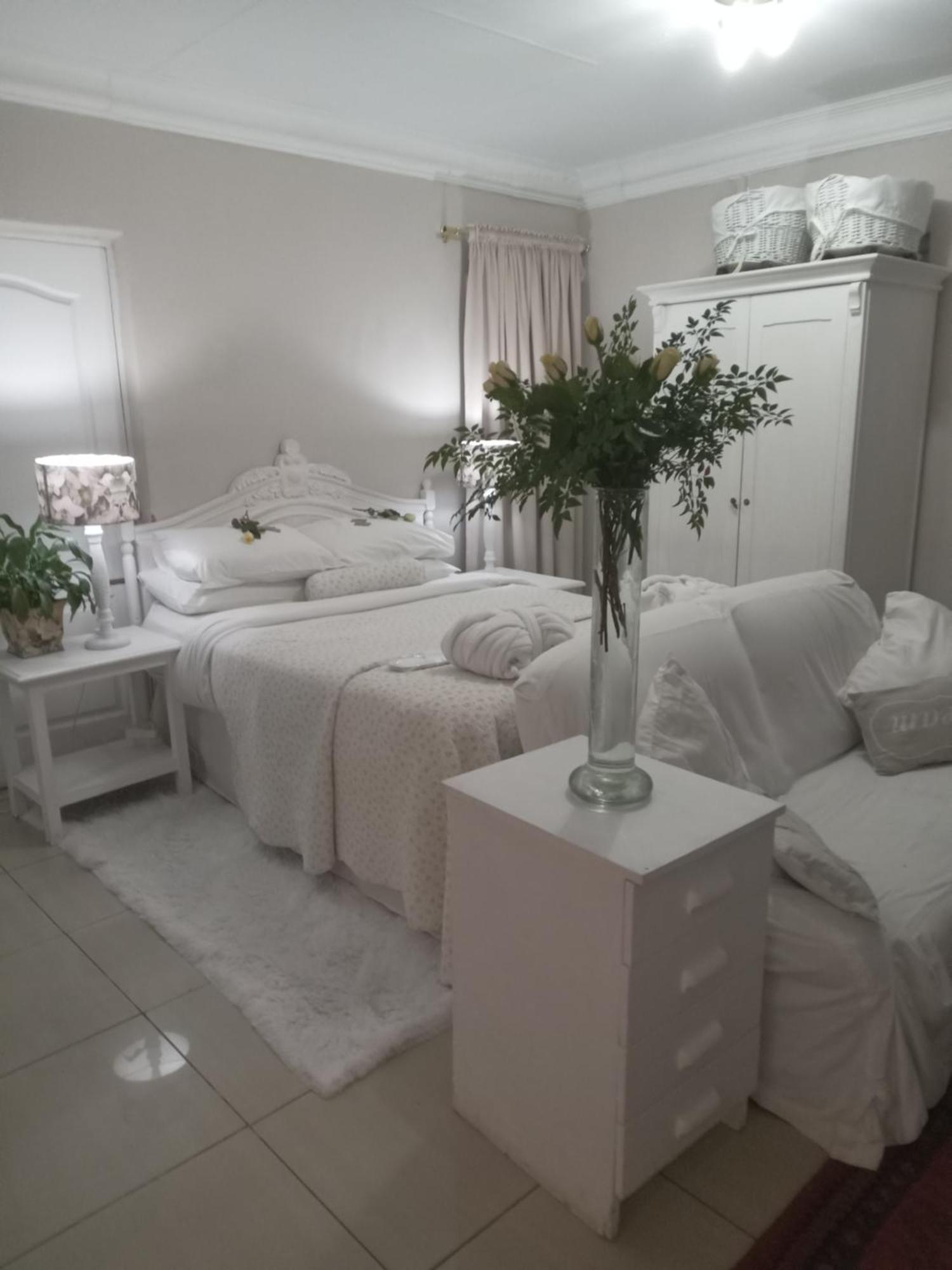 Amethyst Suites Springs  Bagian luar foto