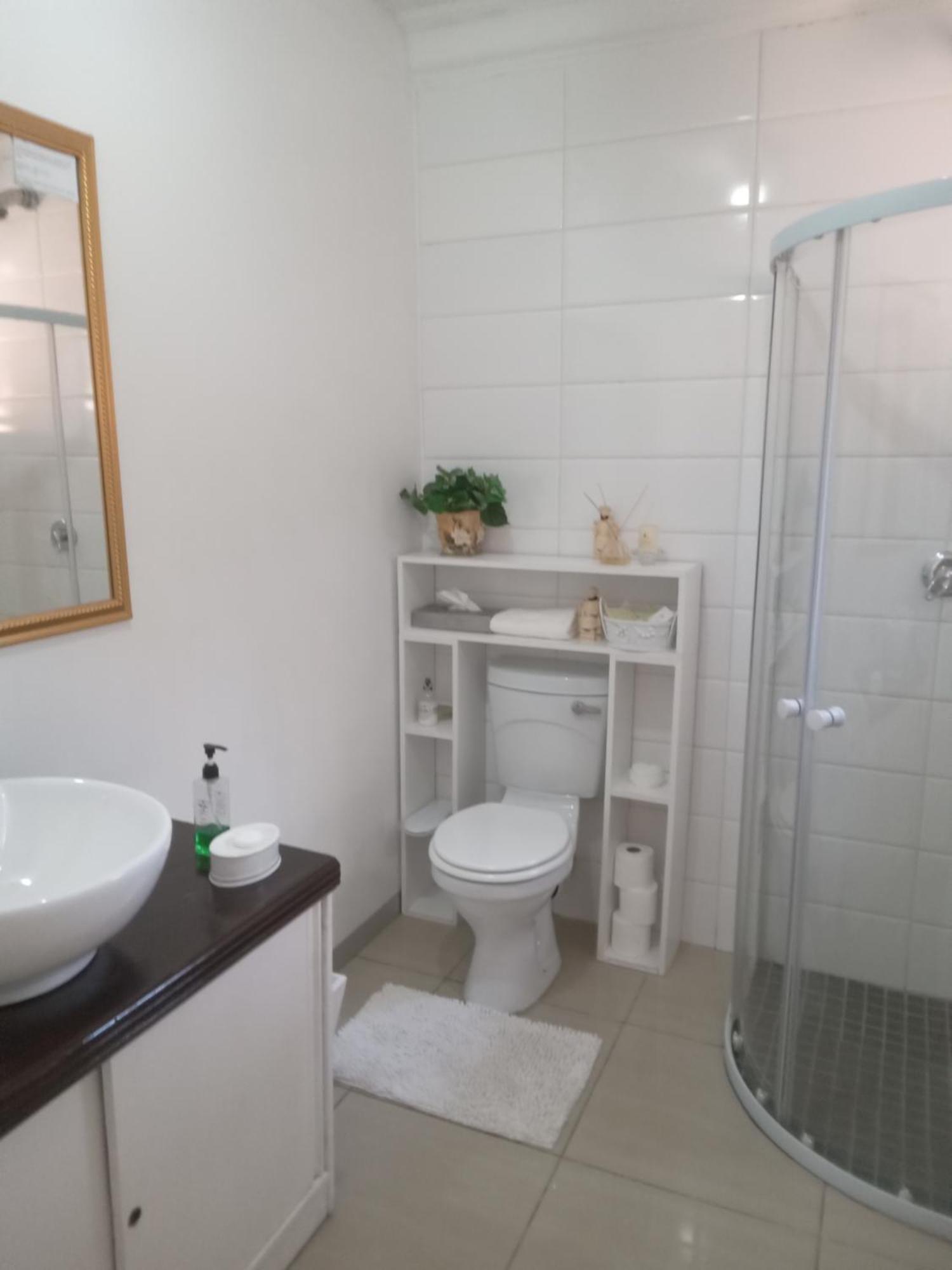 Amethyst Suites Springs  Bagian luar foto